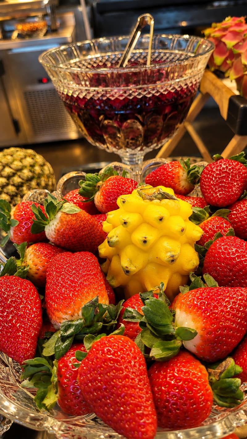Frutas diversas no buffet do Restaurante Tradição Mineira